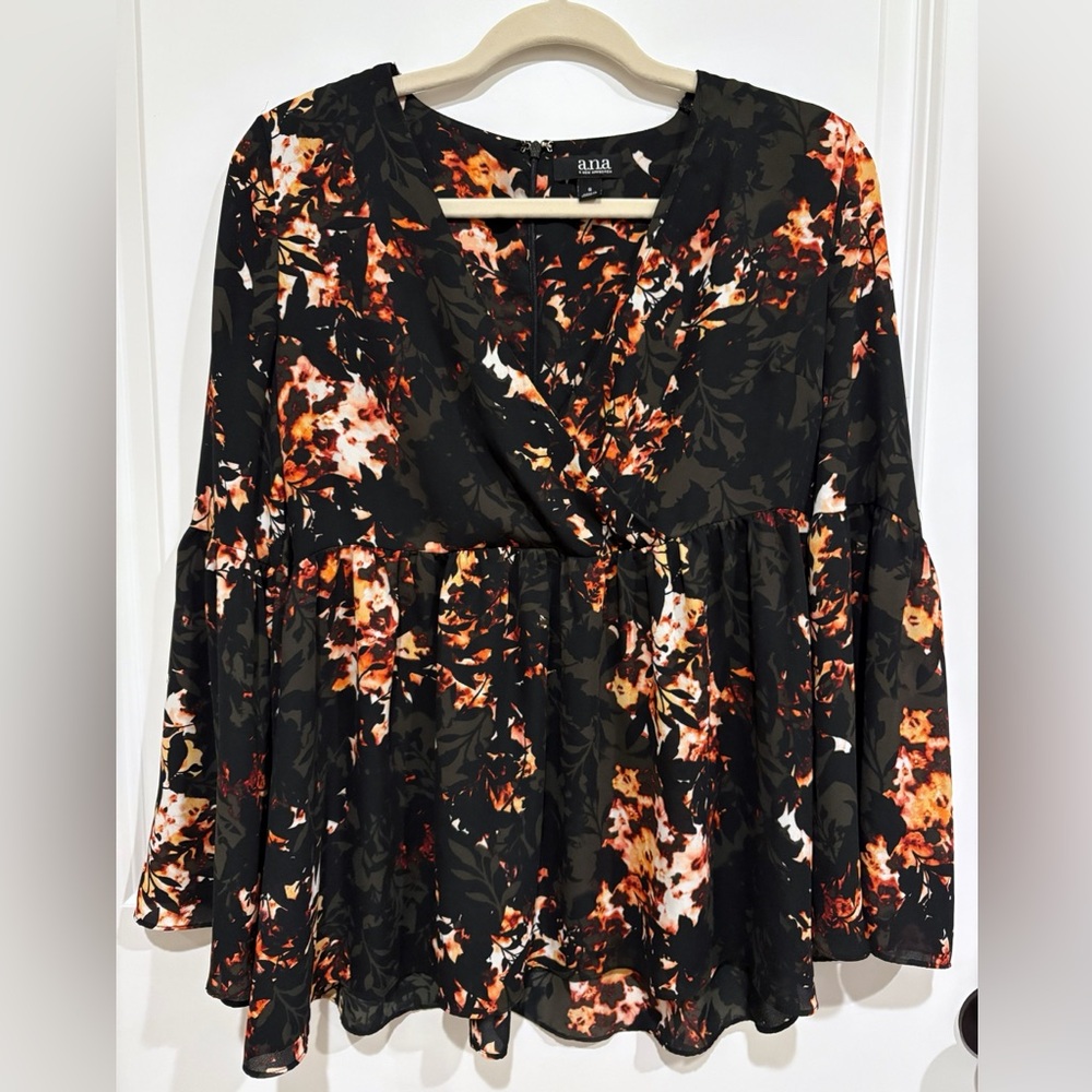 NWOT A.N.A. Criss Cross‎ Floral Print Bell Sleeve Blouse Small Romantic Flirty